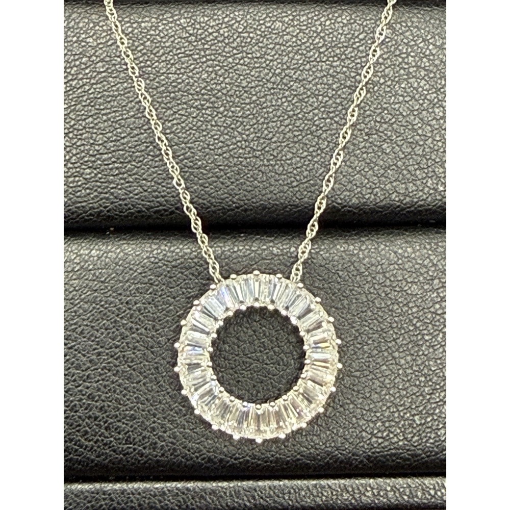EUC 18" CZ Circle Pendant Necklace 925